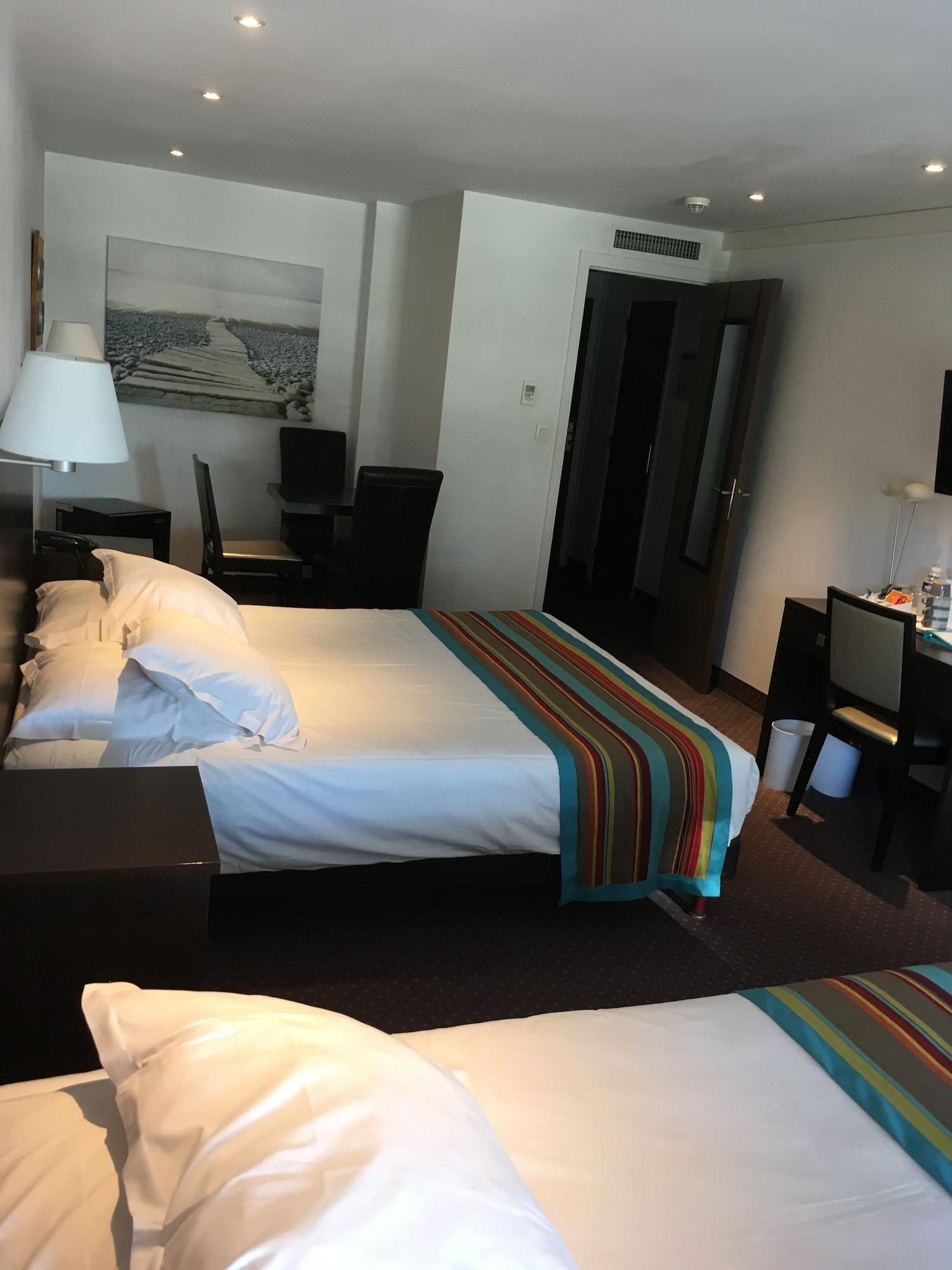 Cit'Hotel Tiercé Beach Hotel Cagnes-sur-Mer Exterior foto